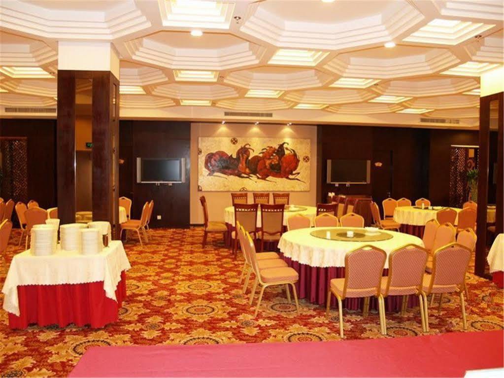 Zhongyouyuan Business Hotel 3*